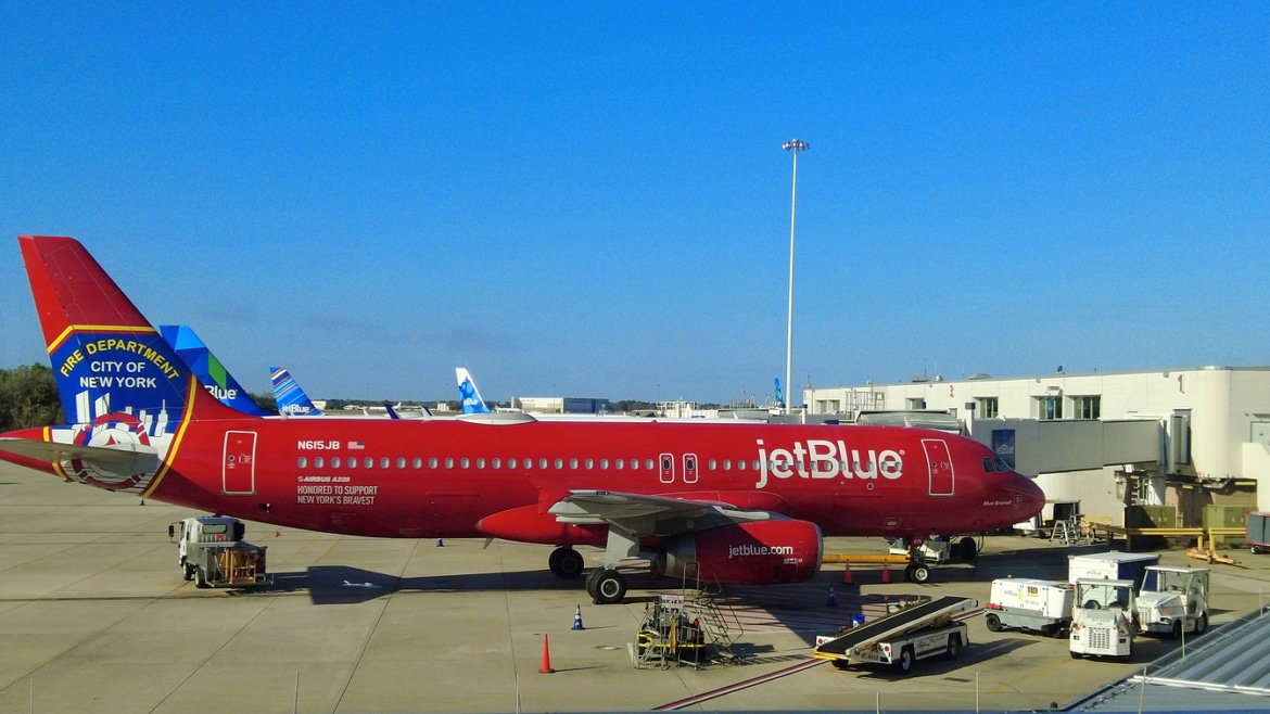 Mother humiliated after JetBlue’s mistreatment to her 2-year-old with autism who refused to wear mask