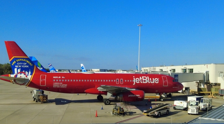 Mother humiliated after JetBlue’s mistreatment to her 2-year-old with autism who refused to wear mask